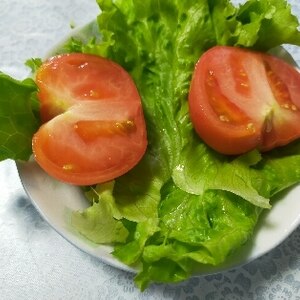 レタスとプチトマトトマトのサラダ